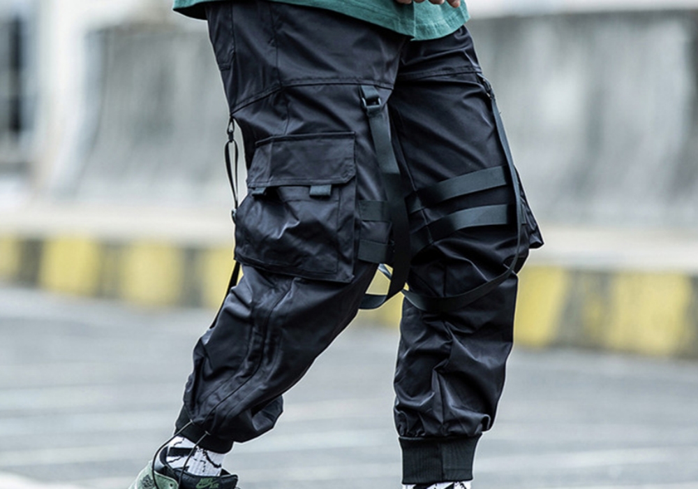 Why Strap Design Cargo Pants Are A Must-Have
